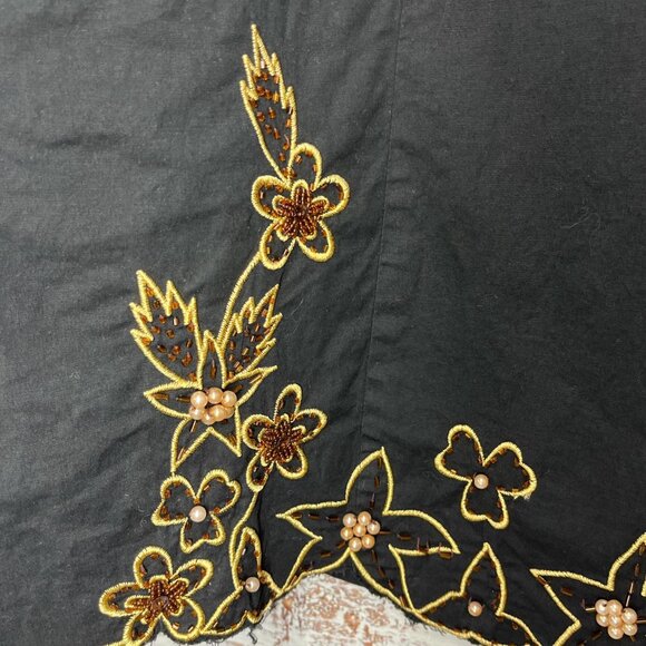 Filo women’s black skirt. Side zip with beaded floral design on front. - Picture 5 of 6